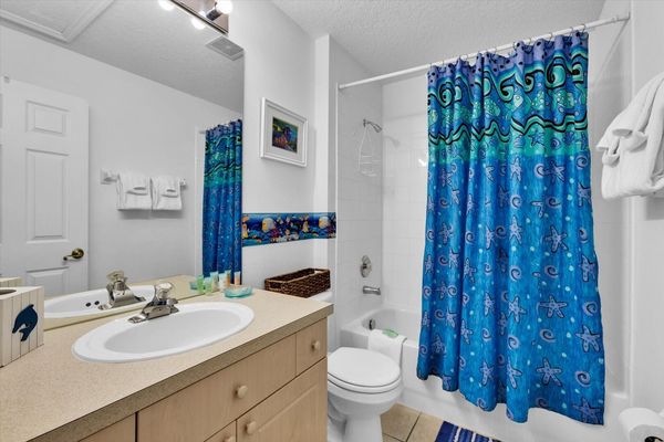 Two Twins Suite Bathroom 2 Upstairs
Tub/Shower Combo