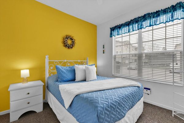 Queen Bedroom 3 Downstairs
32" Smart TV