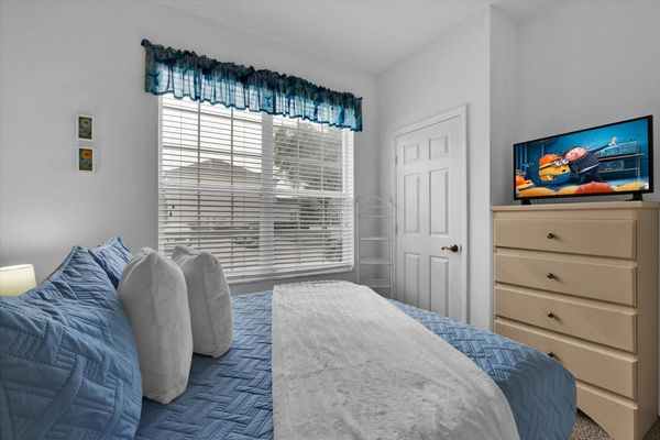 Queen Bedroom 3 (Angle)