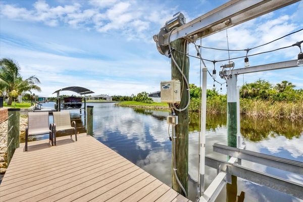 Canal & dock (Boat lift not available)