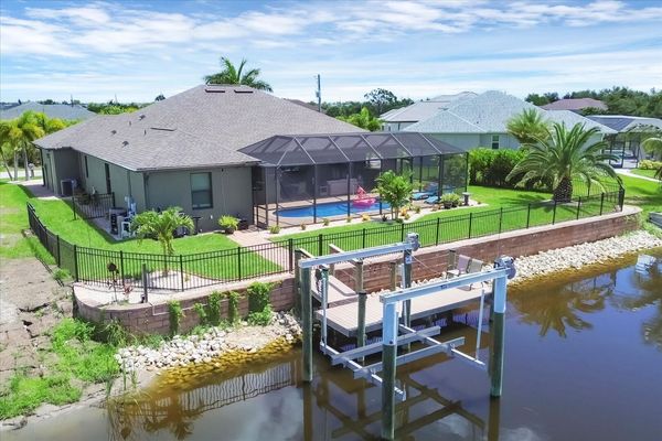 Canal & dock (Boat lift not available)