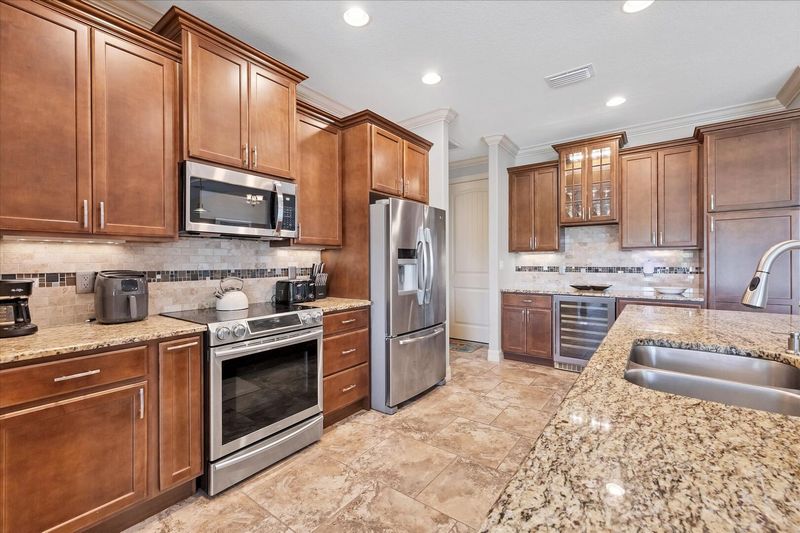 Bright, open, fully-equipped kitchen. Kitchen island seats 4