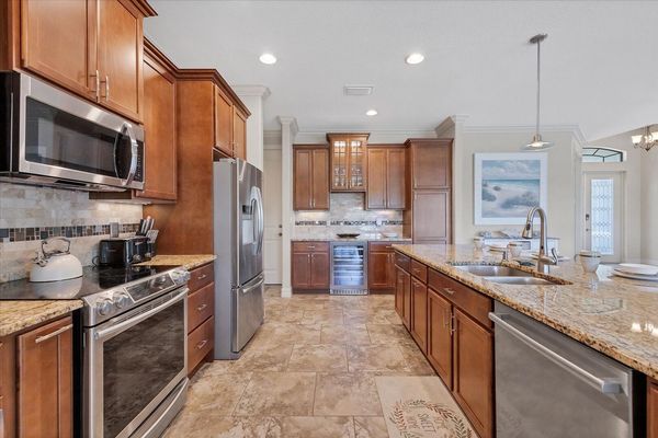 Bright, open, fully-equipped kitchen. Kitchen island seats 4