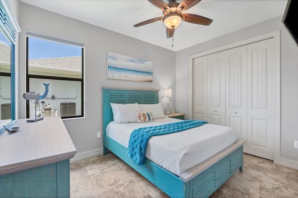 Guest bedroom 2 with full bed and 42" Roku TV