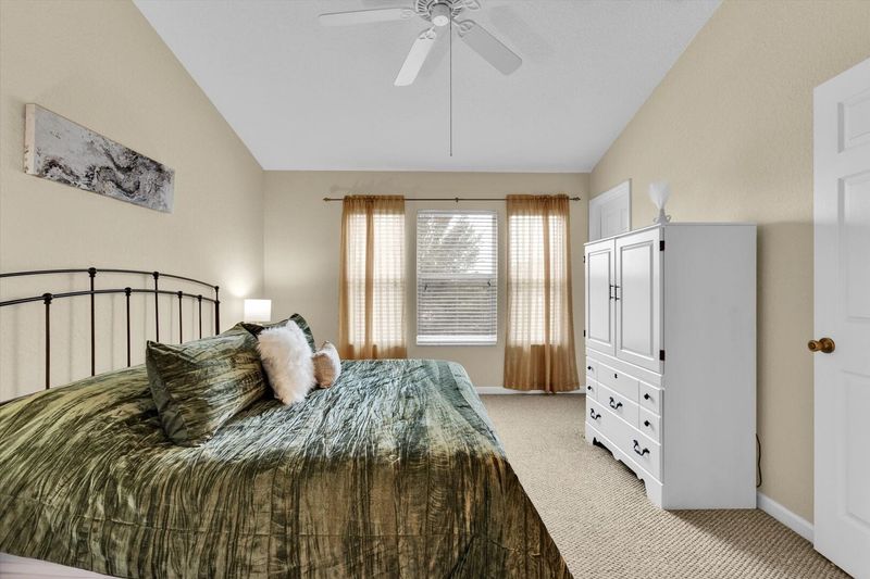 Master King Bedroom 1 Upstairs
40" Smart TV
Attached Bathroom