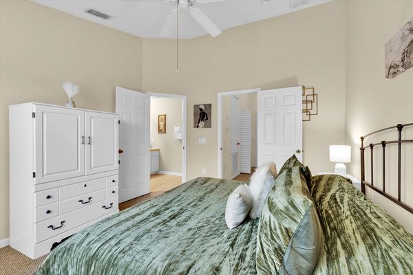 Master King 1 Bedroom (Angle)