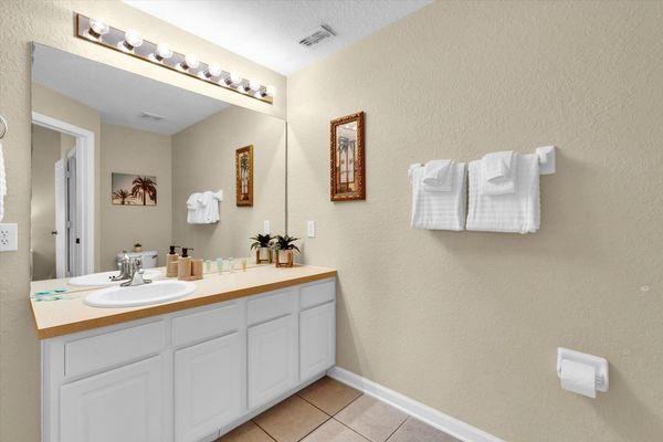 Master King Bathroom 1 Upstairs