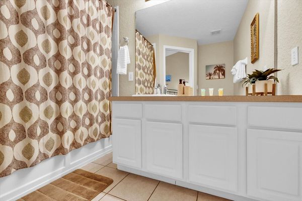 Master King Bathroom 1 (Angle)
Tub/Shower Combo