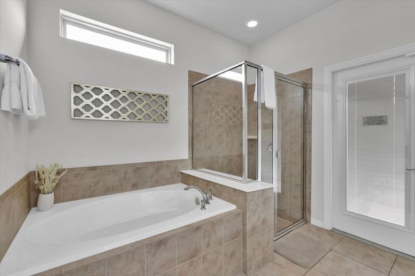 Master King Bathroom 1 (Angle)