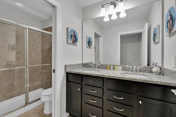 Hall Bathroom 6 Upstairs
Shower