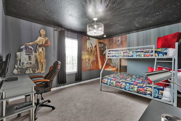 Twin/Double Bunk Bedroom 4 Upstairs
Shared Bathroom
Star Wars Theme
