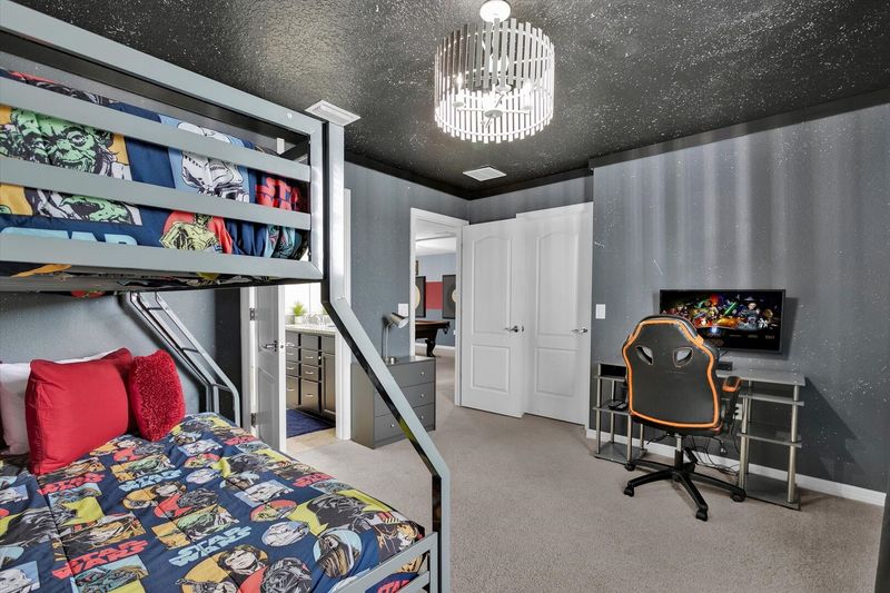 Twin/Double Bunk Bedroom 4 (Angle)
32" TV