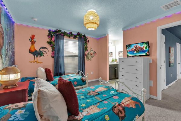 Two Twins Bedroom 6 (Angle)
32" TV