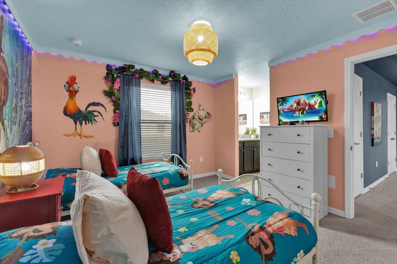 Two Twins Bedroom 6 (Angle)
32" Roku TV