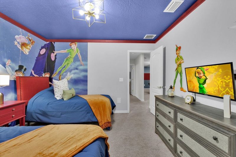 Two Twins Bedroom 8 (Angle)
32" TV