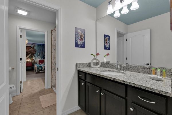 Jack N Jill Bathroom 5 Upstairs
Tub/Shower Combo