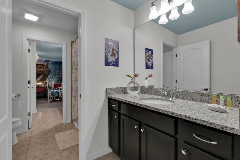 Jack N Jill Bathroom 5 Upstairs
Tub/Shower Combo