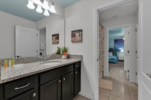 Jack N Jill Bathroom 5 (Angle)