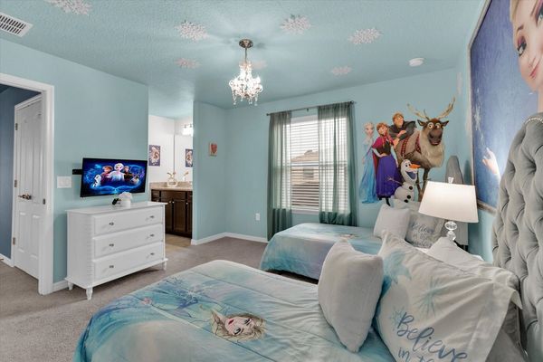 Two Twins Bedroom 7 (Angle)
32" TV