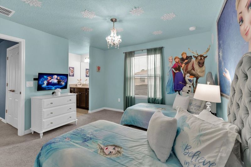 Two Twins Bedroom 7 (Angle)
32" TV