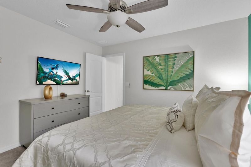 King Bedroom 9 (Angle)
43" Smart TV