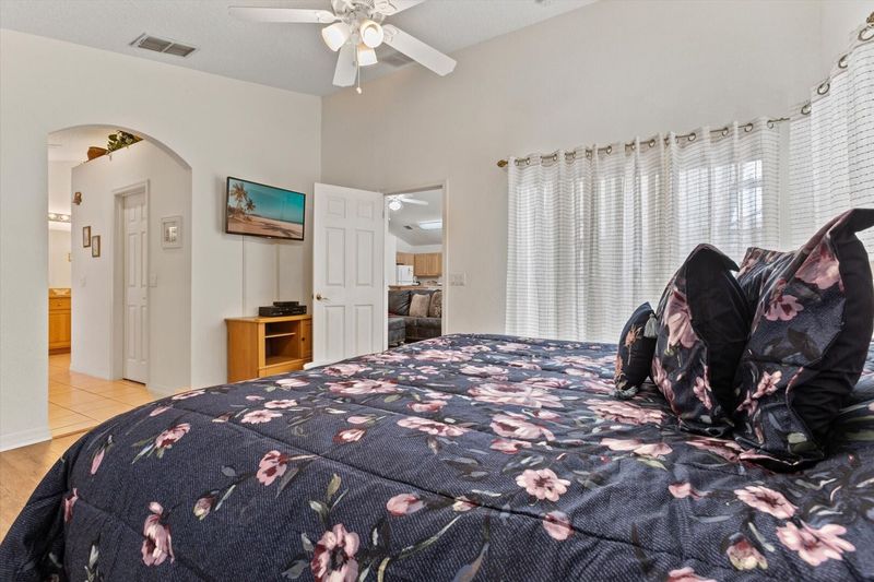 Master King Bedroom 1
Attached Bathroom
40" Smart TV
