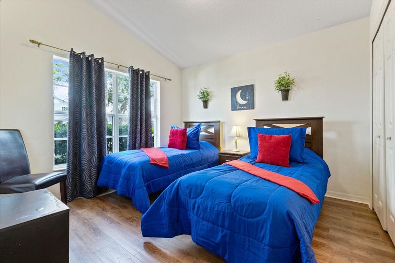 Two Twins Bedroom 4
Shared Bathroom