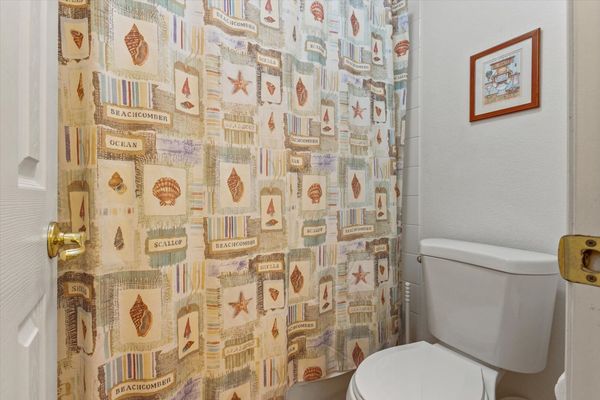 Jack N Jill Bathroom 3 (Angle)
Tub/Shower Combo