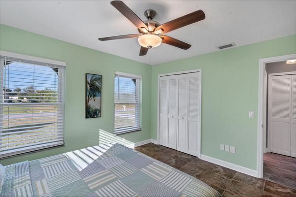 Guest bedroom with Queen bed