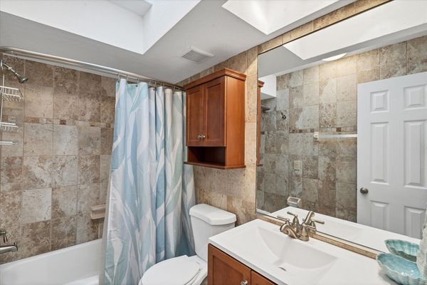 Guest bathroom with shower/tub combo