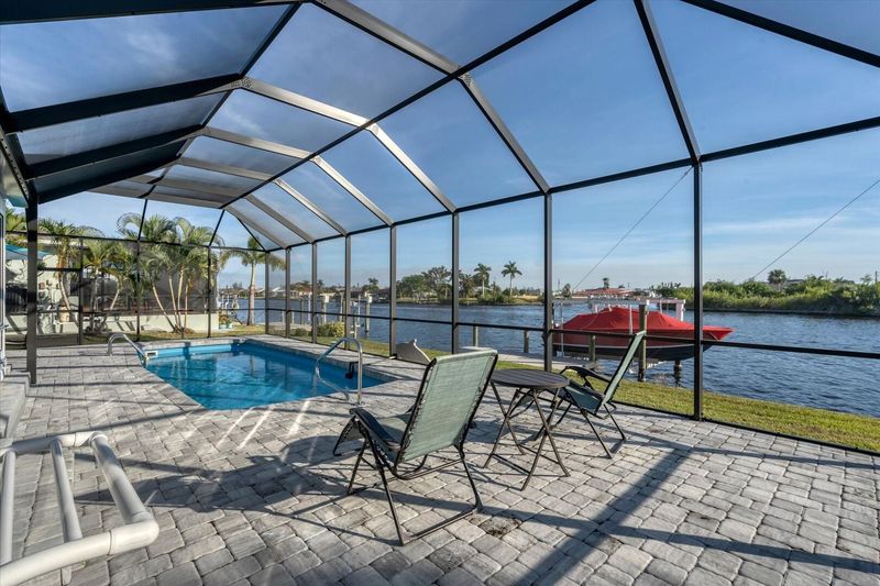 Relax and unwind by the pool (Boat lift not available)