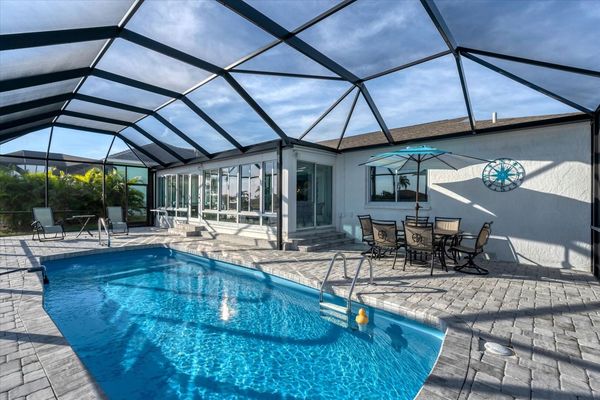 Sparkling private pool overlooking canal
The pool is 22x8 D 6'