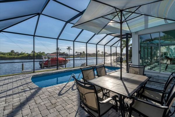 Large lanai with sparking pool and outdoor dining