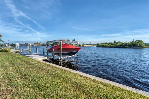 Boat dock (Lift is not for guest use)