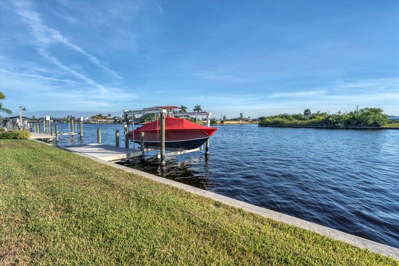 Boat dock (Lift is not for guest use)