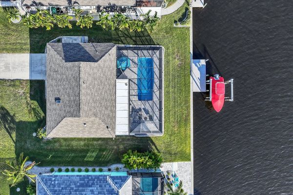 Lovely South Gulf Cove canal home (Boat lift not available)