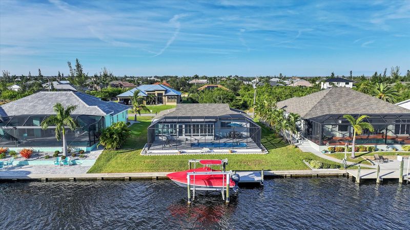 Lovely South Gulf Cove canal home (Boat lift not available)