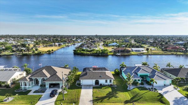 Lovely South Gulf Cove canal home (Boat lift not available)