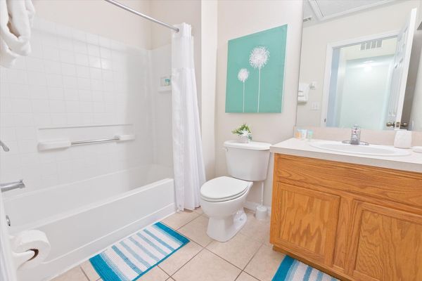 Hall Bathroom 2 Upstairs
Tub/Shower Combo