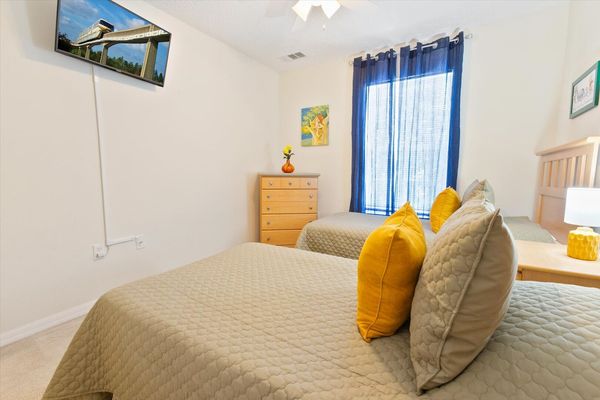 Two Twins Bedroom 2 (Angle)
32" Smart TV