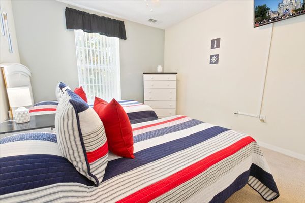 Two Twins Bedroom 3 (Angle)
32" Smart TV