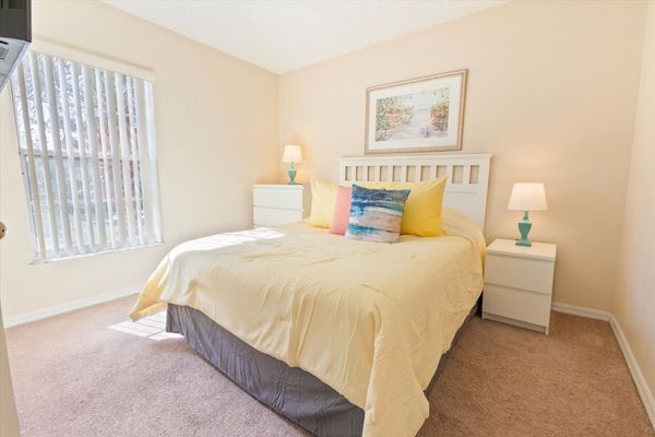 Queen Bedroom 3 Upstairs
32" Roku TV