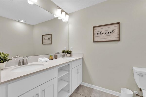 Hall Bathroom 2
Tub/Shower Combo