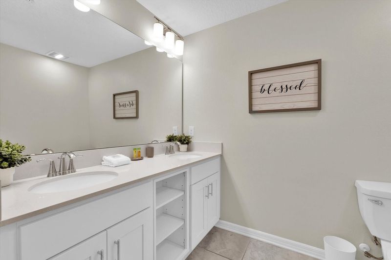 Hall Bathroom 2
Tub/Shower Combo