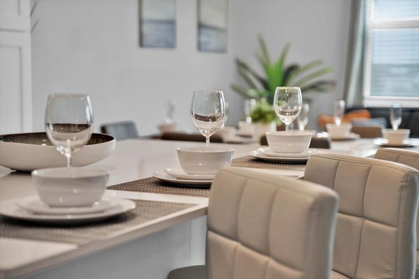 Breakfast Bar Décor