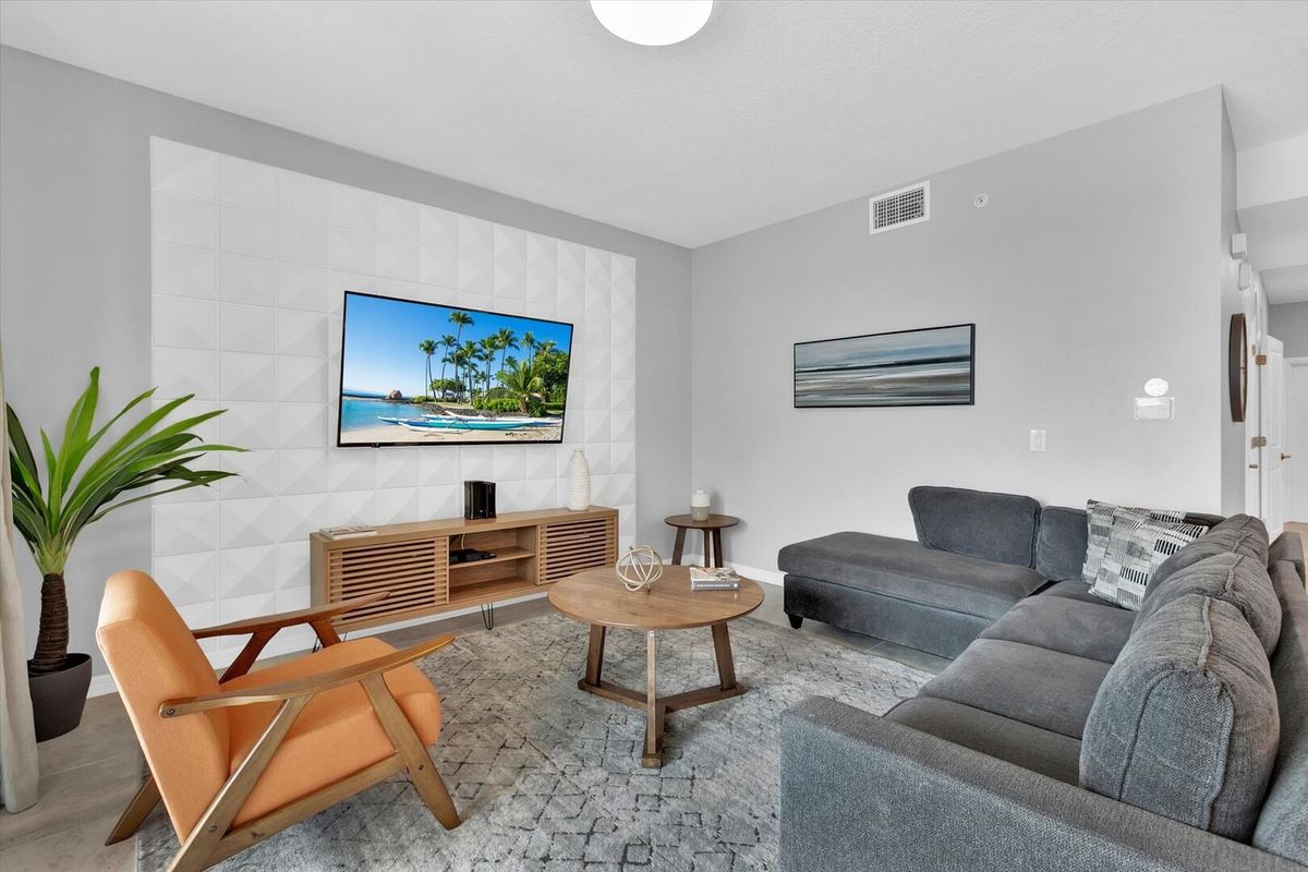 Living Room
65" Smart TV