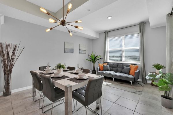 Dining Room
Sitting area sofa folds down to a twin sleeper sofa