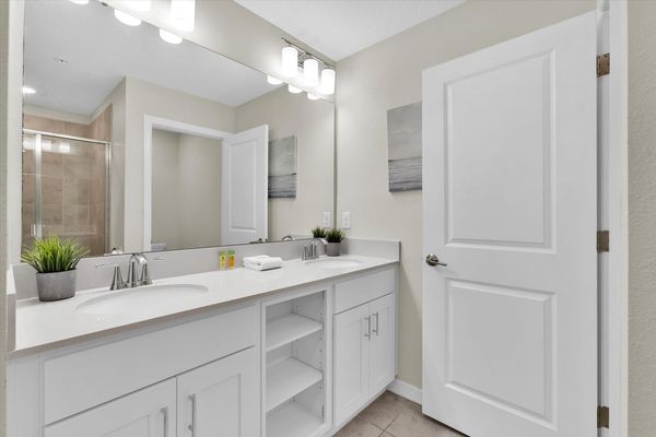 Master King Bathroom 1
Shower