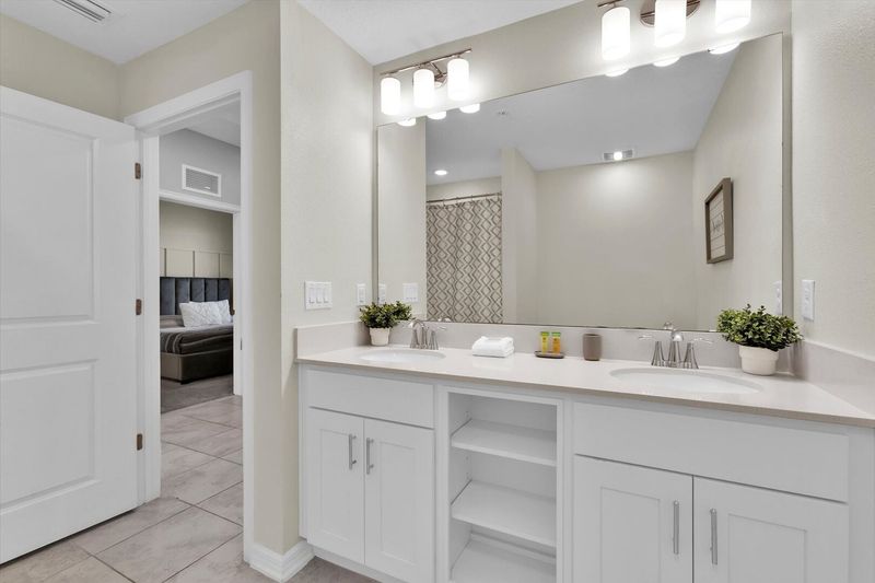 Hall Bathroom 2 (Angle)