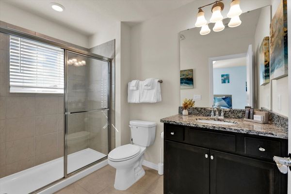 Queen Suite Bathroom 5 Upstairs
Shower